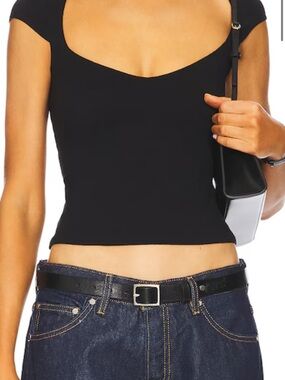 Good American Black Scoop Neck Short Sleeve Tee